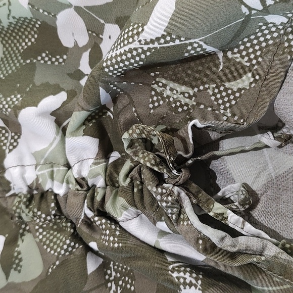 Lane Bryant Camo Pull On Drawstring Cargo Cropped Pants Size 14/16 - Picture 3 of 5